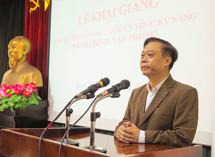 Phó Tổng cục trưởng TCDL Phạm Văn Thủy phát biểu tại lễ khai giảng